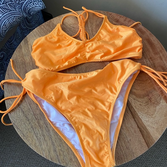 Cupshe bathing suit never worn just tried on tags still attached - Picture 2 of 2